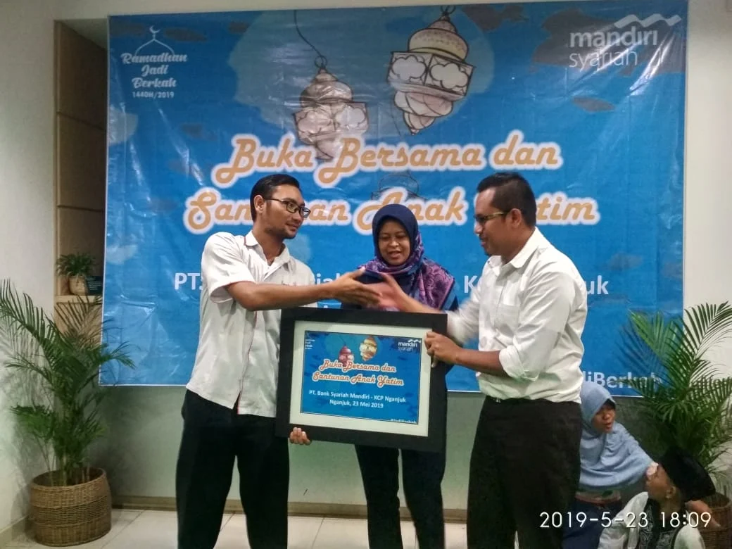 PT BSM KCP NGanjuk bersinergi dengan Lazismu Nganjuk dalam pemberian santunan Ramadhan 1440 H (WebP)