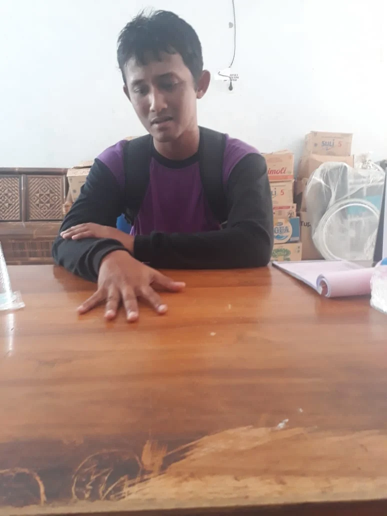Sulistyo yang sedang kehabisan uang untuk perjalanan ke Surabaya (WebP)