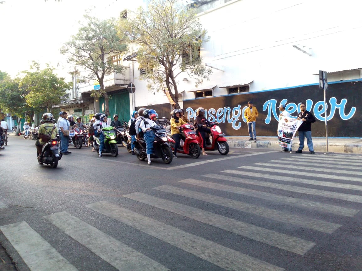 Penggalangan Dana di Perempatan Jalan Panglima Sudirman (WebP)