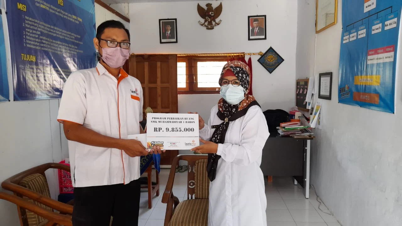 Penyerahan Bantuan Tahap 2 untuk Renovasi SMK Muhammadiyah 1 Baron (WebP)