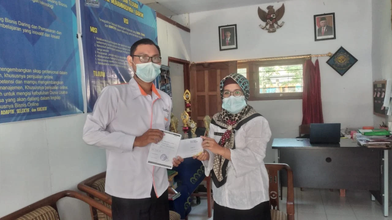 Tahap-pertama-penyerahan-dana-pembangunan-Smk-M-1-Baron.webp