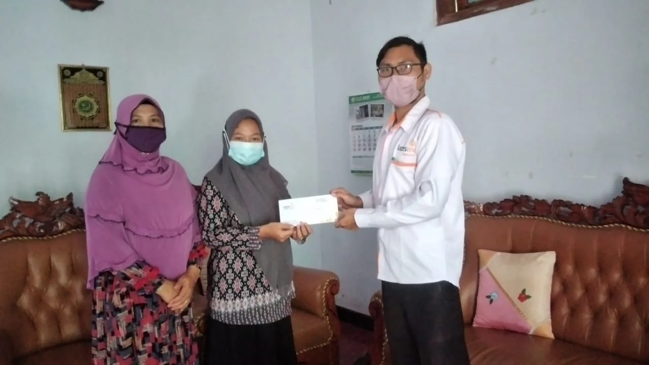 peduli-guru-tk-aisyiyah-tanjunganom.webp