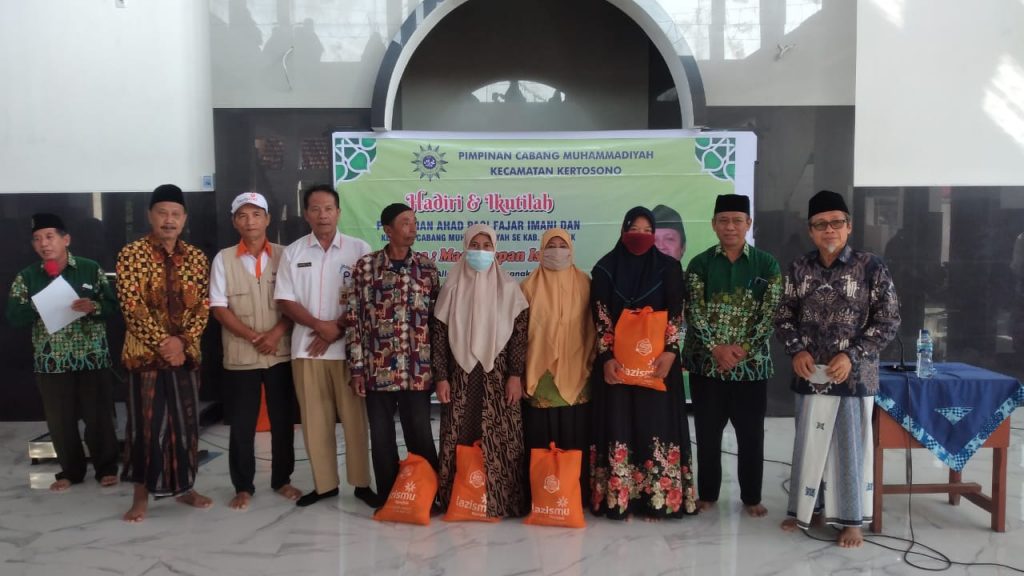 LAZISMU NGANJUK SELENGGARAKAN BAKSOS DAN PENGOBATAN GRATIS DALAMN PENGAJIAN AHAD PAGI FAJAR IMANI DAN KELILING PCM DI SMA MUHAMMADIYAH 2 KERTOSONO