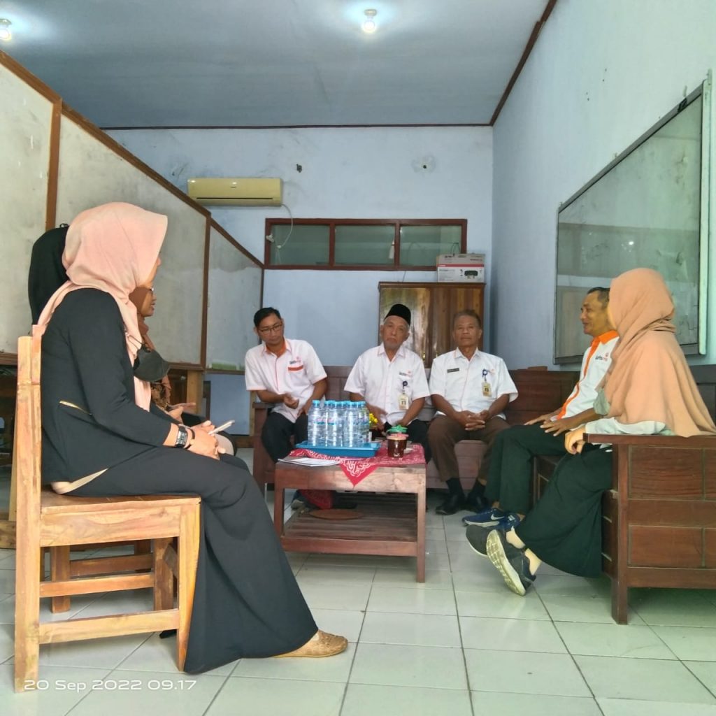 LAZISMU KABUPATEN NGANJUK BERIKAN 3 UNIT SEPEDA KEPADA PESERTA DIDIK DI SMA MUHAMMADIYAH 3 TANJUNGANOM