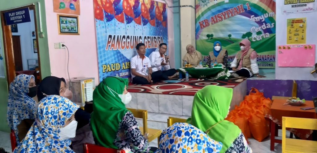 BERBAGI KEBAHAGIAAN DALAM PROGRAM PEDULI GURU