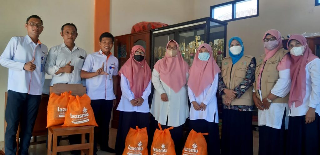 BERBAGI KEBAHAGIAAN DALAM PROGRAM PEDULI GURU