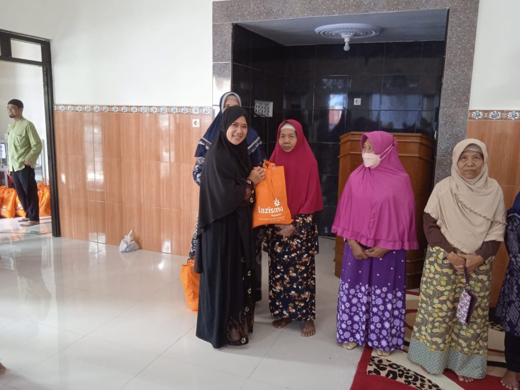 LAZISMU KABUPATEN NGANJUK ADAKAN BAKTI SOSIAL DAN PENGOBATAN GRATIS