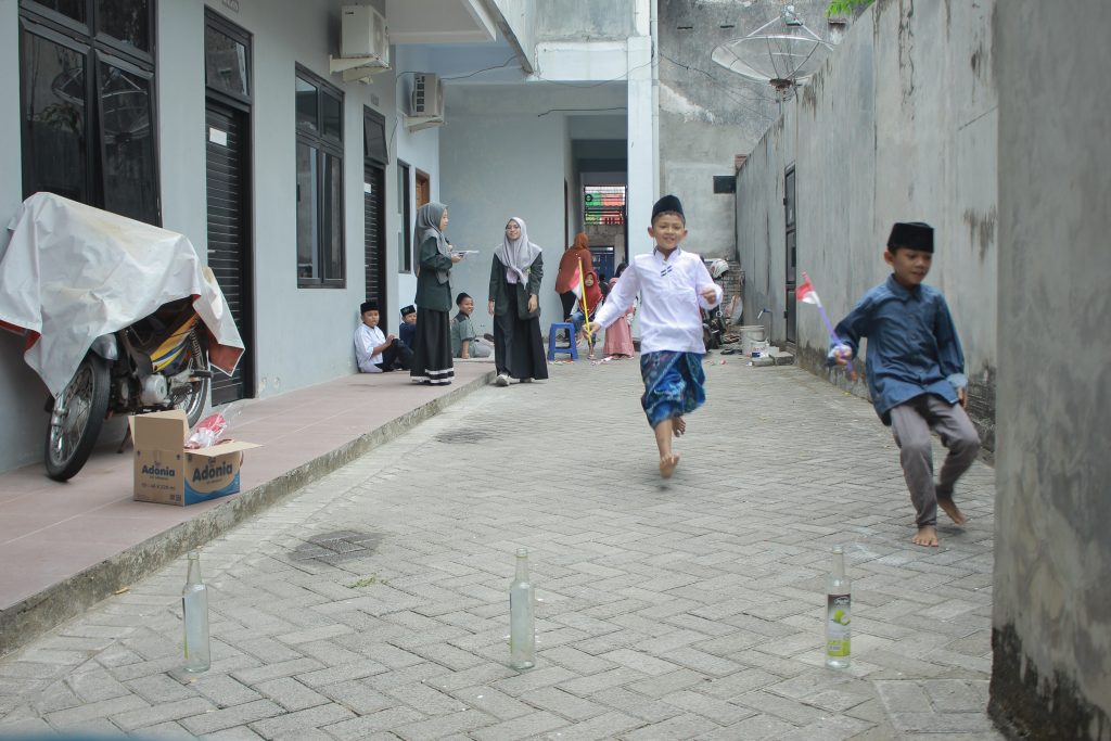 BERBAGI SENYUMAN DALAM KEBERSAMAAN DENGAN ANAK YATIM