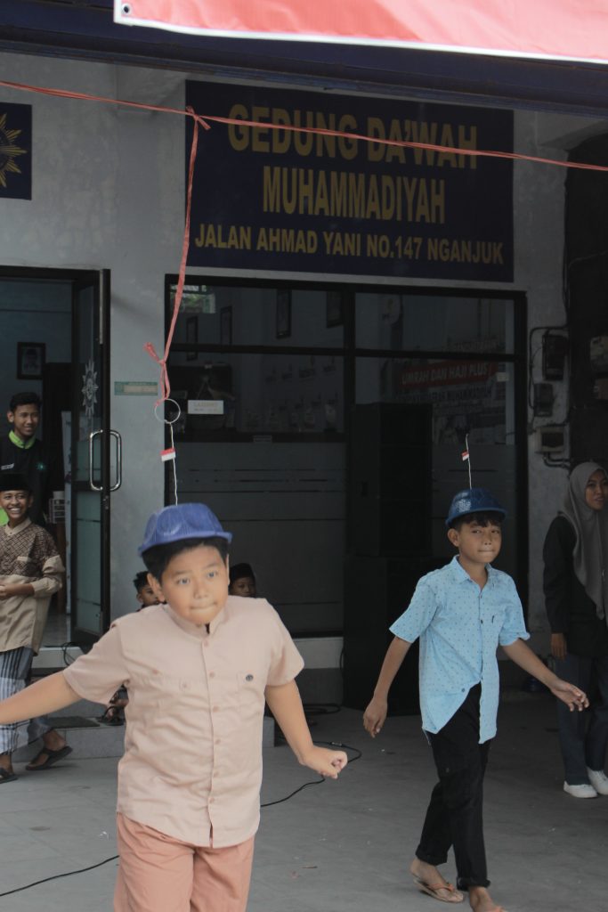 BERBAGI SENYUMAN DALAM KEBERSAMAAN DENGAN ANAK YATIM