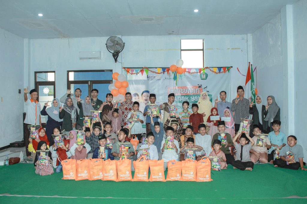 BERBAGI SENYUMAN DALAM KEBERSAMAAN DENGAN ANAK YATIM