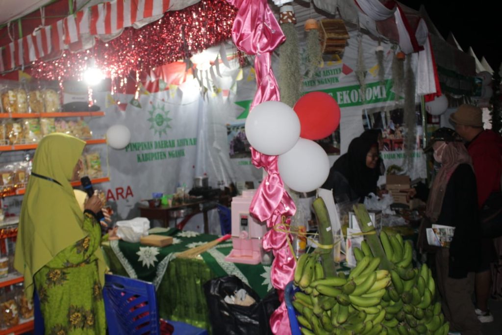 WARUNG IKHLAS LAZISMU KABUPATEN NGANJUK DALAM PAMERAN PEMBANGUNAN DAN PRODUK UNGGULAN