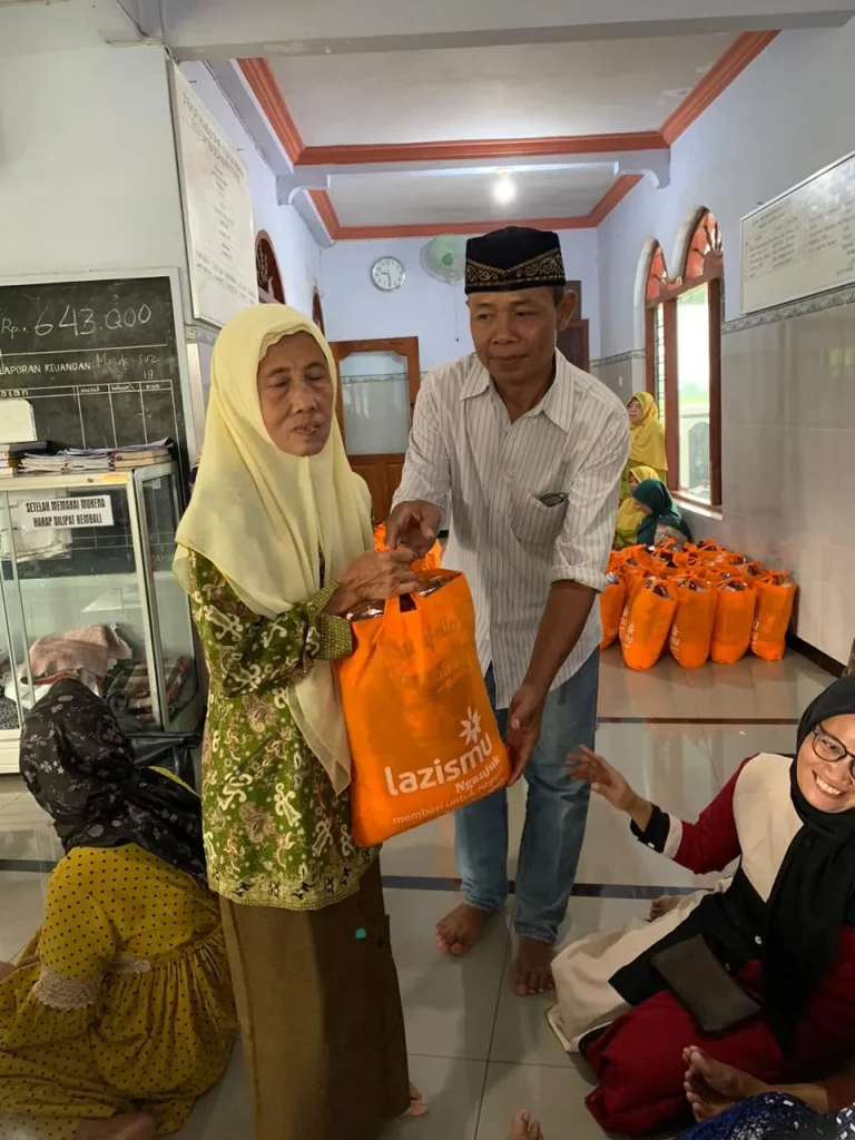 BAKTI SOSIAL DAN SANTUNAN ANAK YATIM BERBASIS MASJID BAITURRAHMAN BAKTI SOSIAL DAN SANTUNAN ANAK YATIM BERBASIS MASJID BAITURRAHMAN