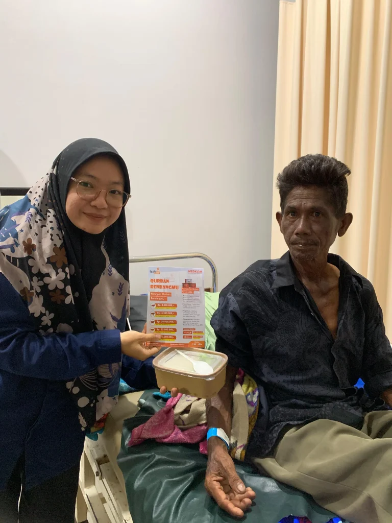 LAZISMU KABUPATEN NGANJUK BAGIKAN 150 PORSI NASI RENDANGMU DI RSIAN