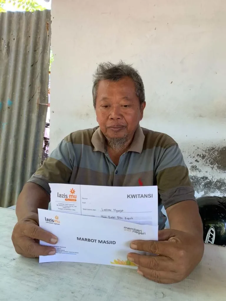 Lazismu Kabupaten Nganjuk Tasharufkan Program Peduli Marbot Masjid untuk Pak Lamijan Lazismu Kabupaten Nganjuk Tasharufkan Program Peduli Marbot Masjid untuk Pak Lamijan