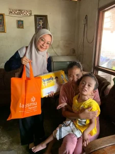Lazismu Kabupaten Nganjuk Salurkan Bantuan Kesehatan untuk Adek Revana di Dusun Barong