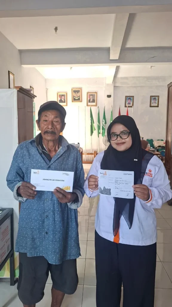 Lazismu Kabupaten Nganjuk Salurkan Program Abang Becak Sejahtera untuk Dua Penerima Manfaat Lazismu Kabupaten Nganjuk Salurkan Program Abang Becak Sejahtera untuk Dua Penerima Manfaat