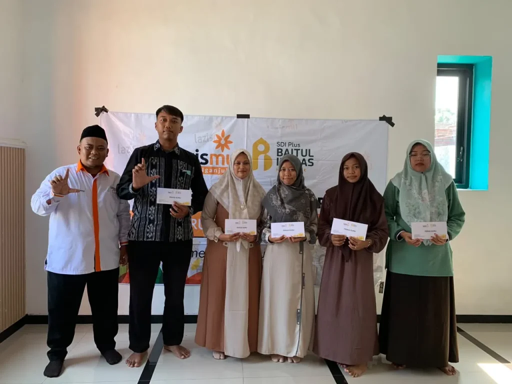 Lazismu Kabupaten Nganjuk Salurkan Program Peduli Guru di SDIT Baitul Ikhlas Lazismu Kabupaten Nganjuk Salurkan Program Peduli Guru di SDIT Baitul Ikhlas