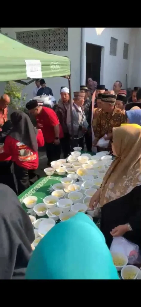 Makan Bakso Gratis dalam Rangkaian Milad Lazismu Ke-24 Tahun Makan Bakso Gratis dalam Rangkaian Milad Lazismu Ke-24 Tahun
