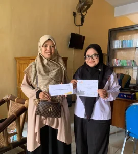 Lazismu Kabupaten Nganjuk Menyerahkan bantuan Dakwah ortom Untuk Diskusi Buku Semarak Musywil ke-13 Nasyiatul Aisyiyah