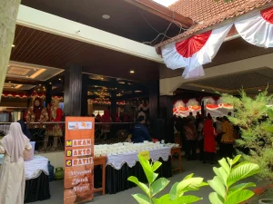 Bagikan 300 Porsi Bakso Gratis, Alumni SPG Negeri Nganjuk Perkuat Silaturahmi dan Kepedulian Sosial