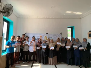 Lazismu Kabupaten Nganjuk Tasarufkan Program Peduli Guru kepada 24 Guru SDI Plus Baitul Ikhlas