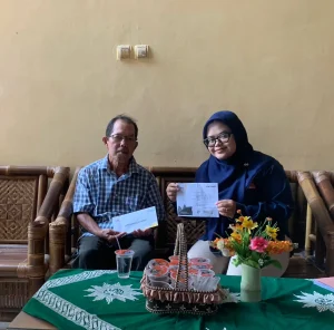 Lazismu Kabupaten Nganjuk Salurkan Bantuan Kesehatan kepada Pak Hari