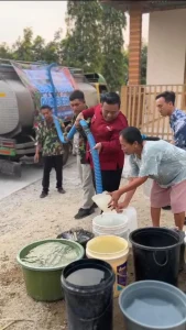 Lazismu Kabupaten Bersama MDMC, KOKAM, dan Pemuda Muhammadiyah lakukan Dropping Air Bersih